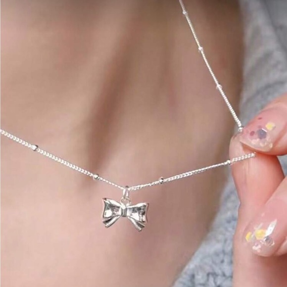 ⚠️Clearance Elegant Silver Bow Pendant Necklace - Picture 2 of 3